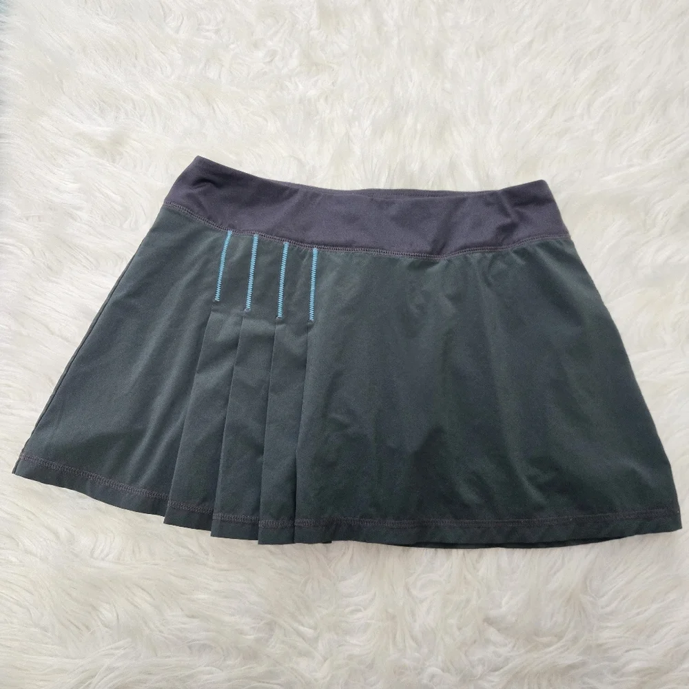 ATHLETA Second Wind Skort Size S Skirt Gray Pleats Pull On‎ Zip Pocket Stretchy